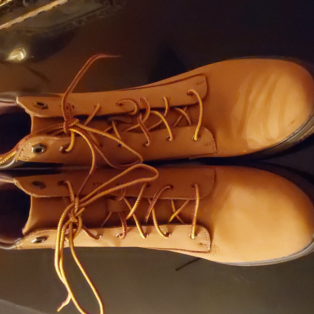 WOMENS BRINDA LACE UP BOOTS SIZE 7..WHEAT COLOR
